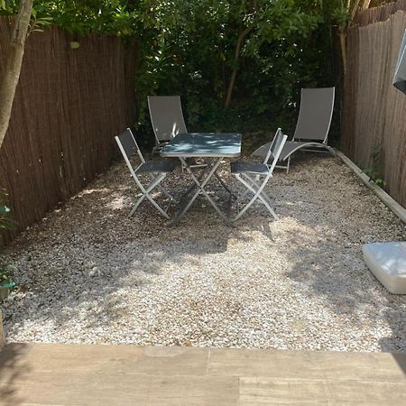 Little Garden Apartment Saint-Cyr-sur-Mer Exterior photo